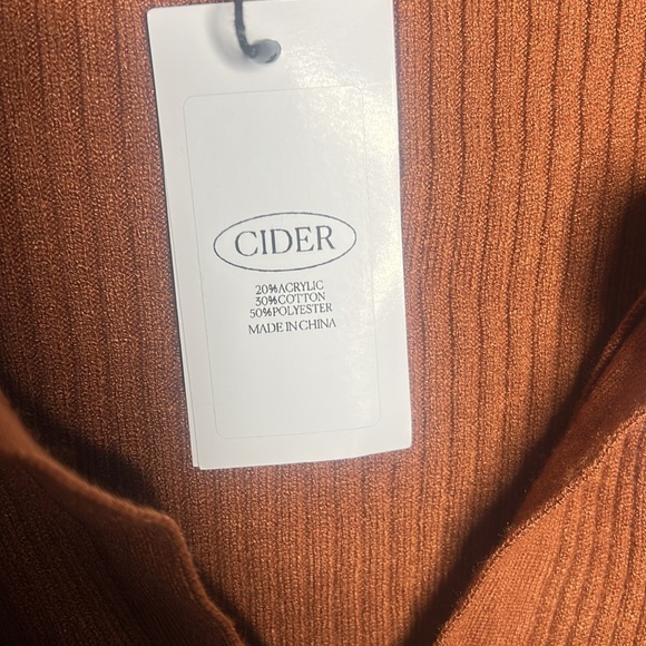 NWT Cider cropped ribbed sweater with collar and v neck - Picture 2 of 4